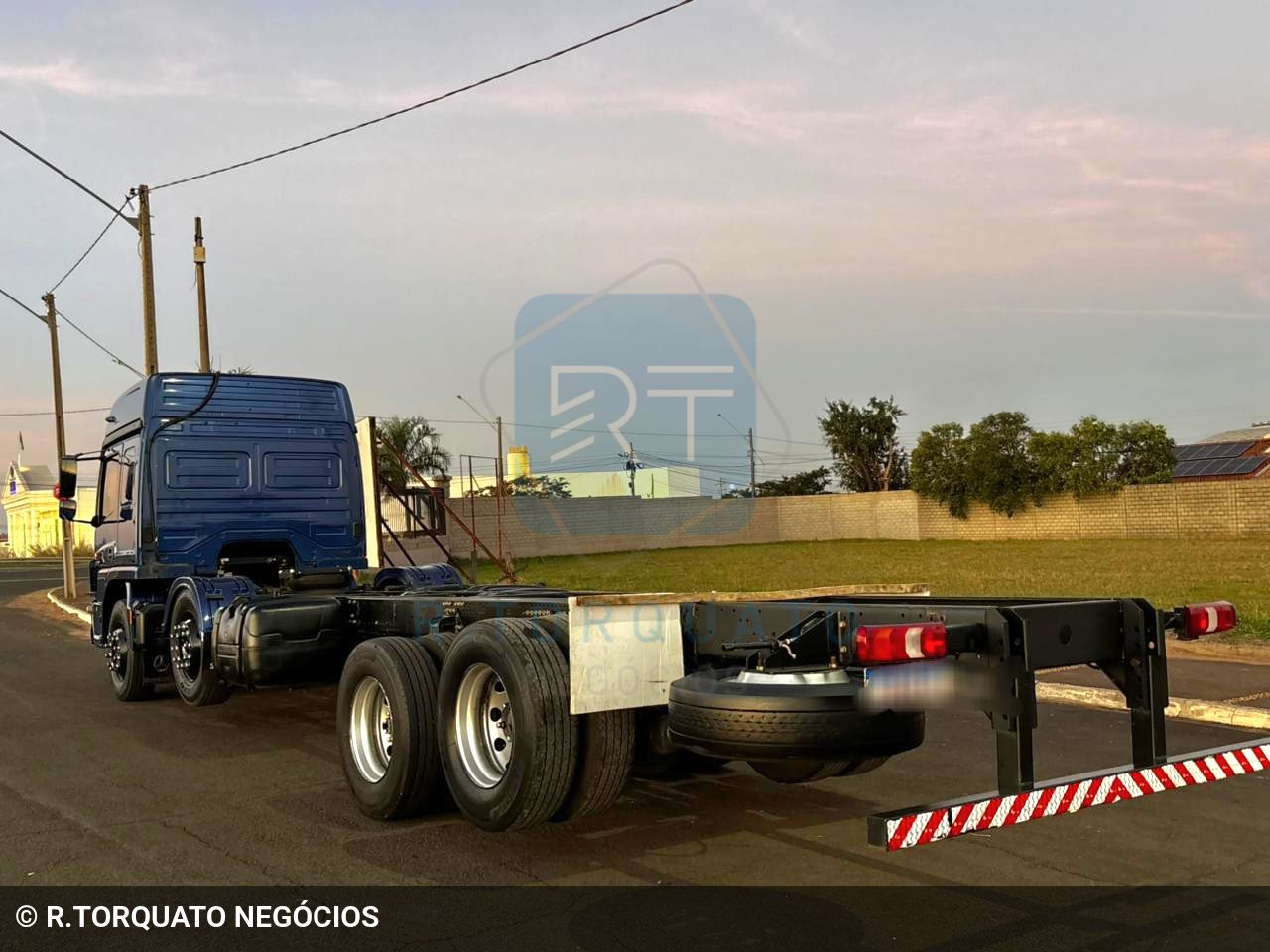 caminhao mercedes-benz Atego 3030 8x2 2p (diesel)(E5) 2021 em São José do Rio Preto/São Paulo - Imagem 3 de 9