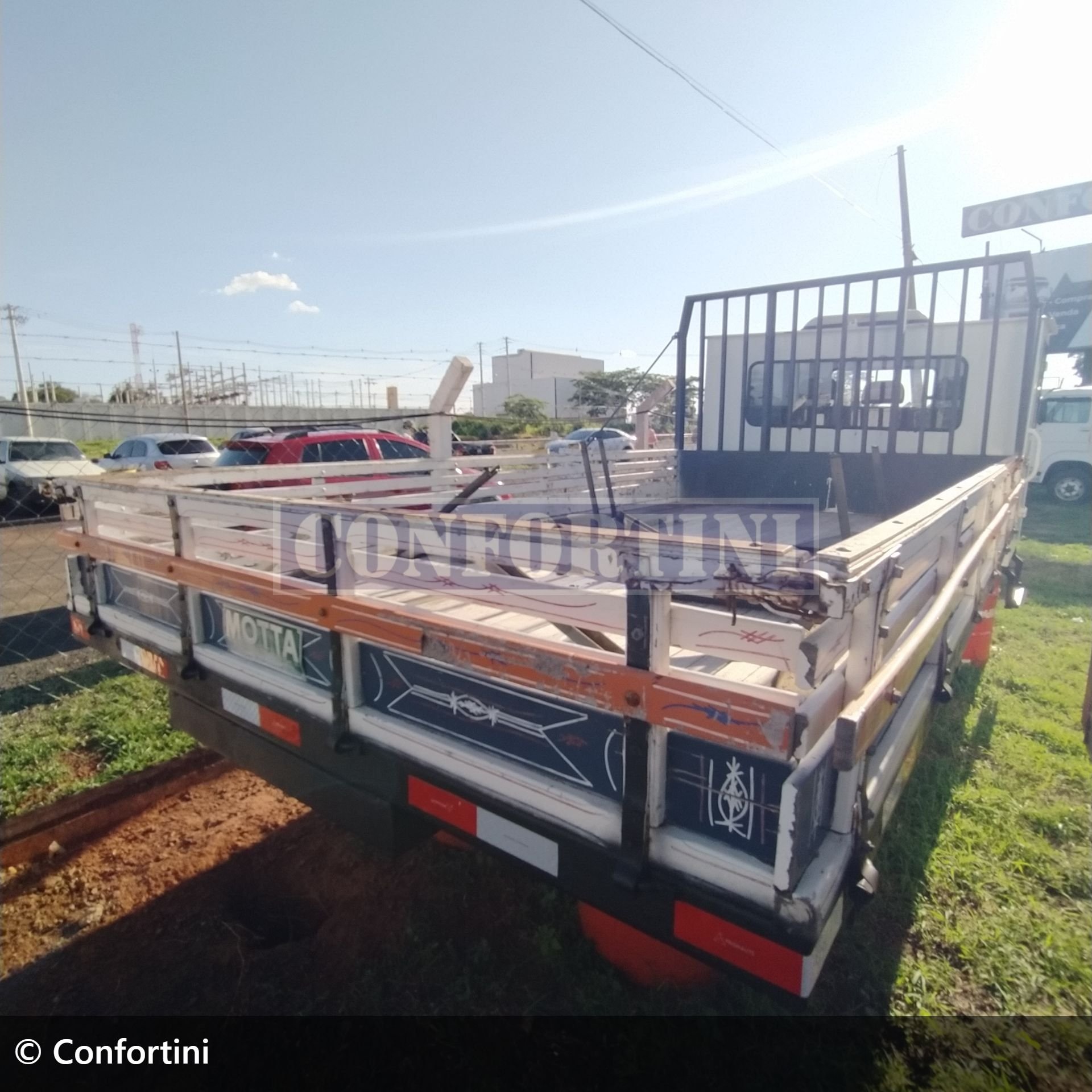 implemento motta Carroceria Carga Seca 2006 em Bady Bassitt/São Paulo - Imagem 1 de 3