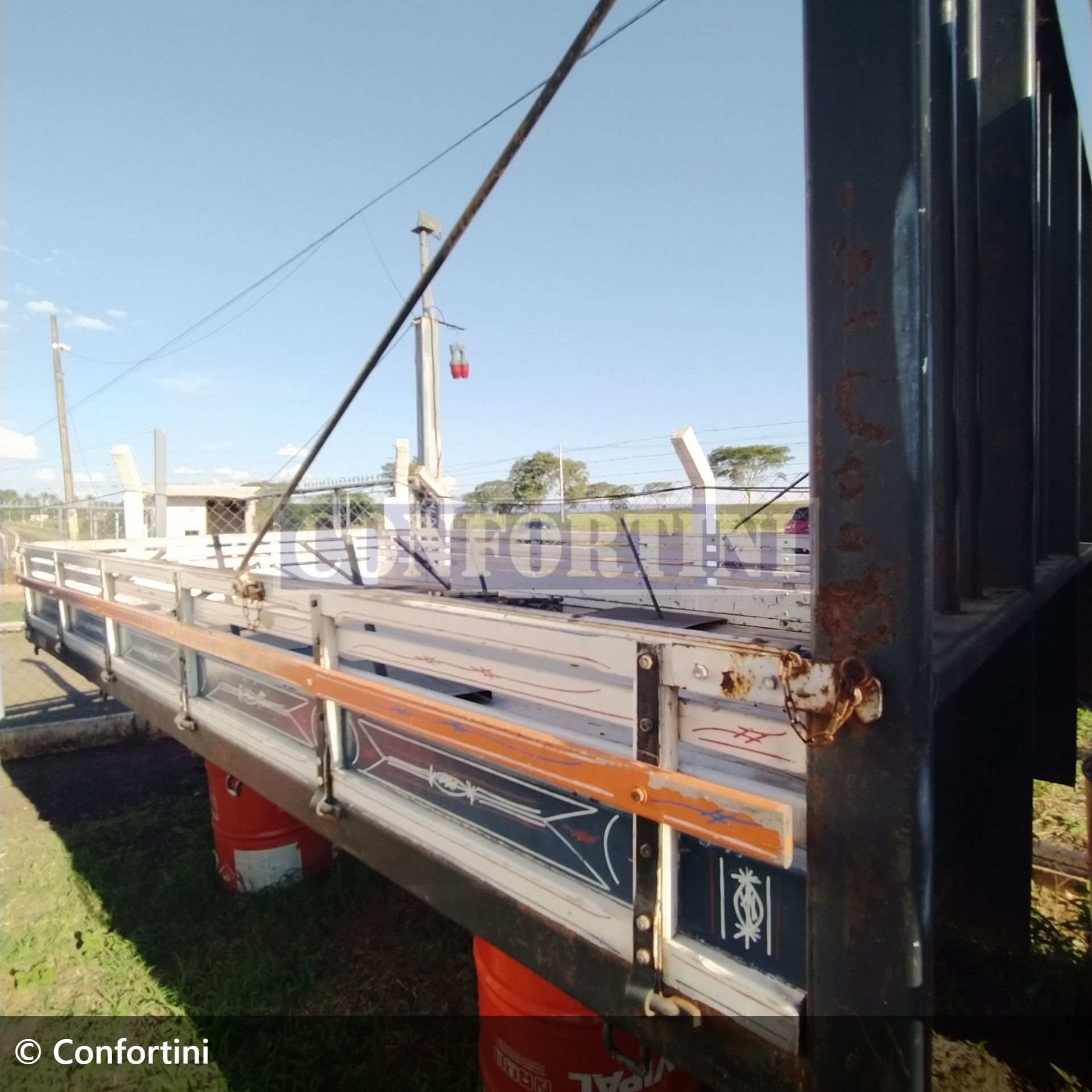 implemento motta Carroceria Carga Seca 2006 em Bady Bassitt/São Paulo - Imagem 2 de 3