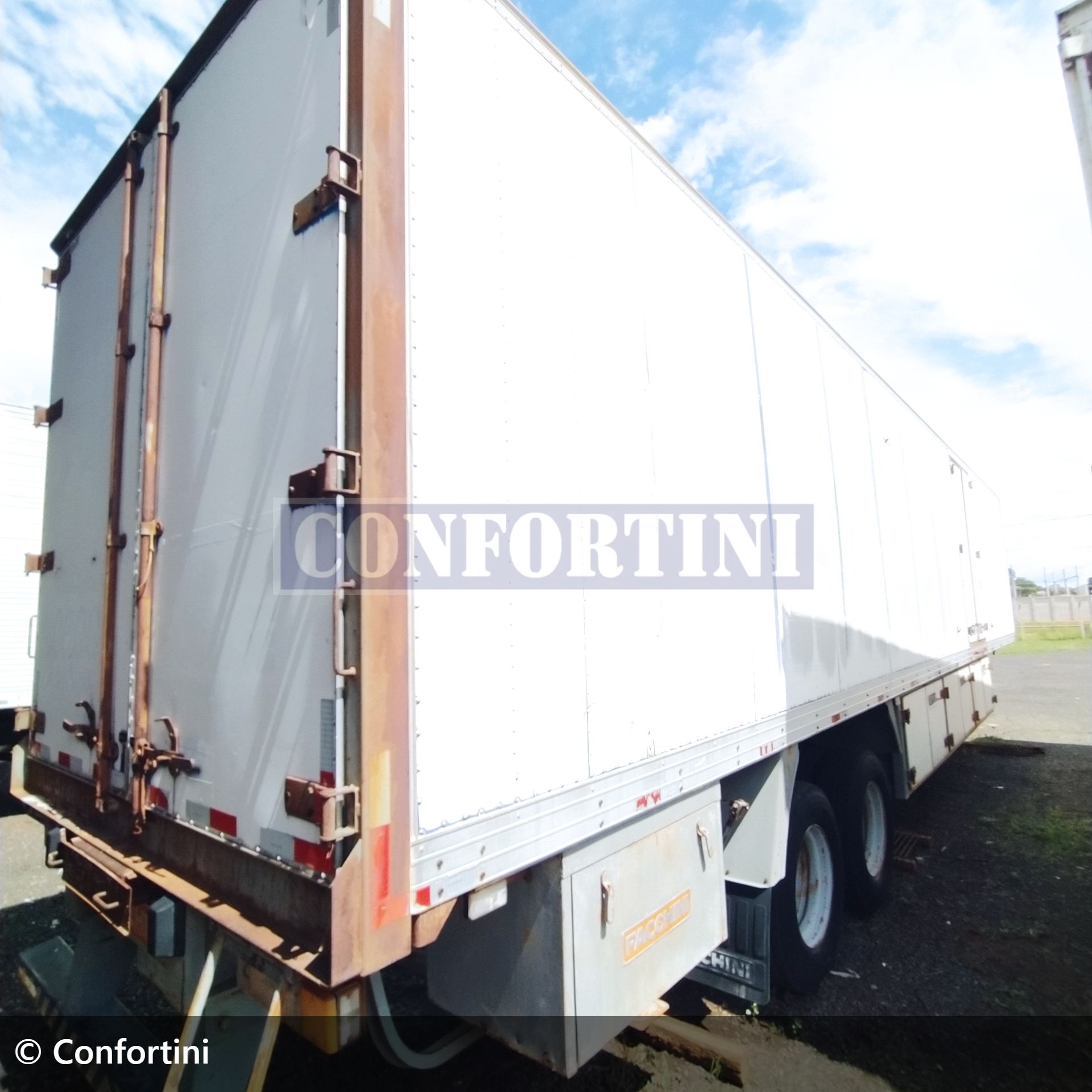implemento facchini Baú / Furgão Carga Seca 2000 em Bady Bassitt/São Paulo - Imagem 4 de 6