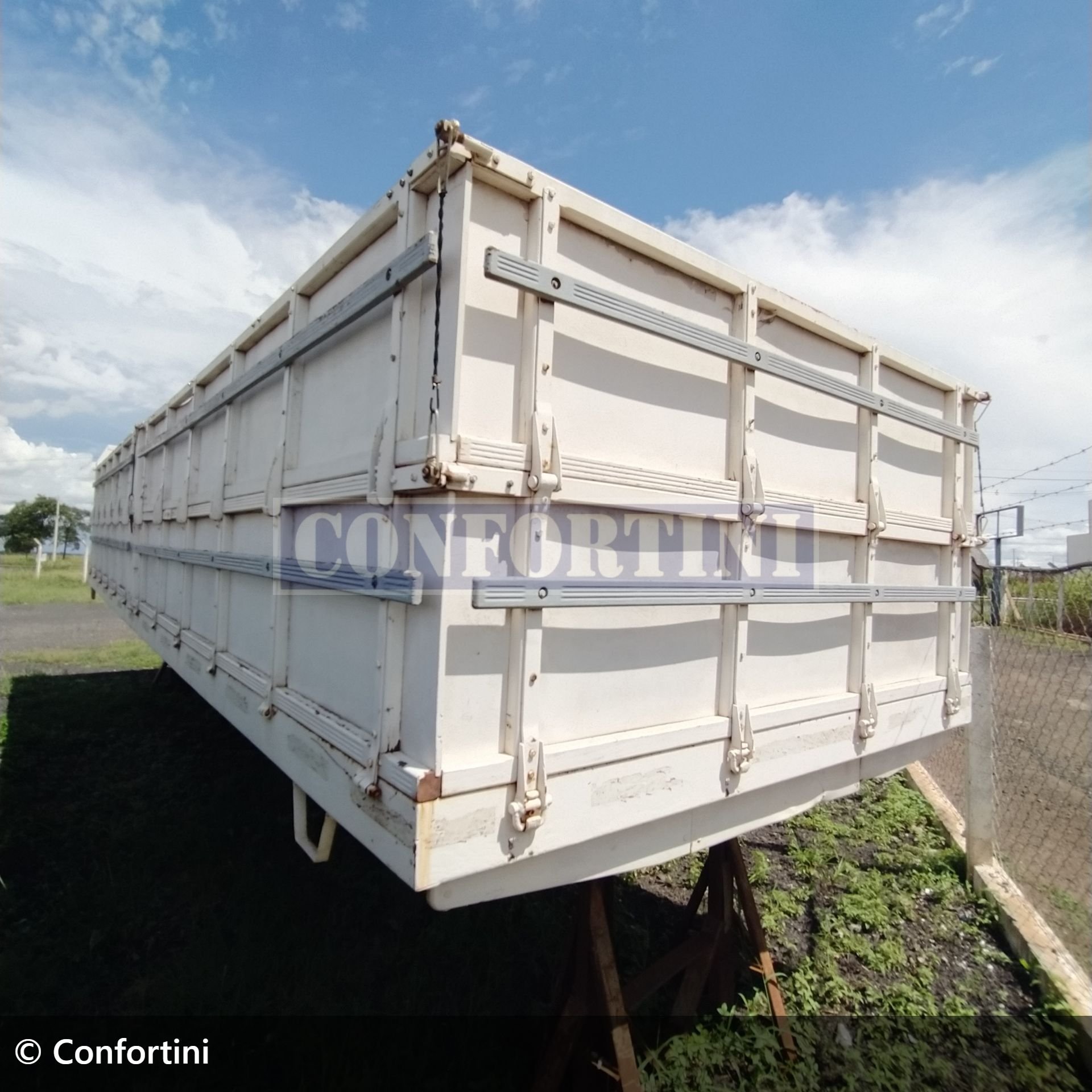 implemento galego Carroceria Graneleira 2015 em Bady Bassitt/São Paulo - Imagem 1 de 5