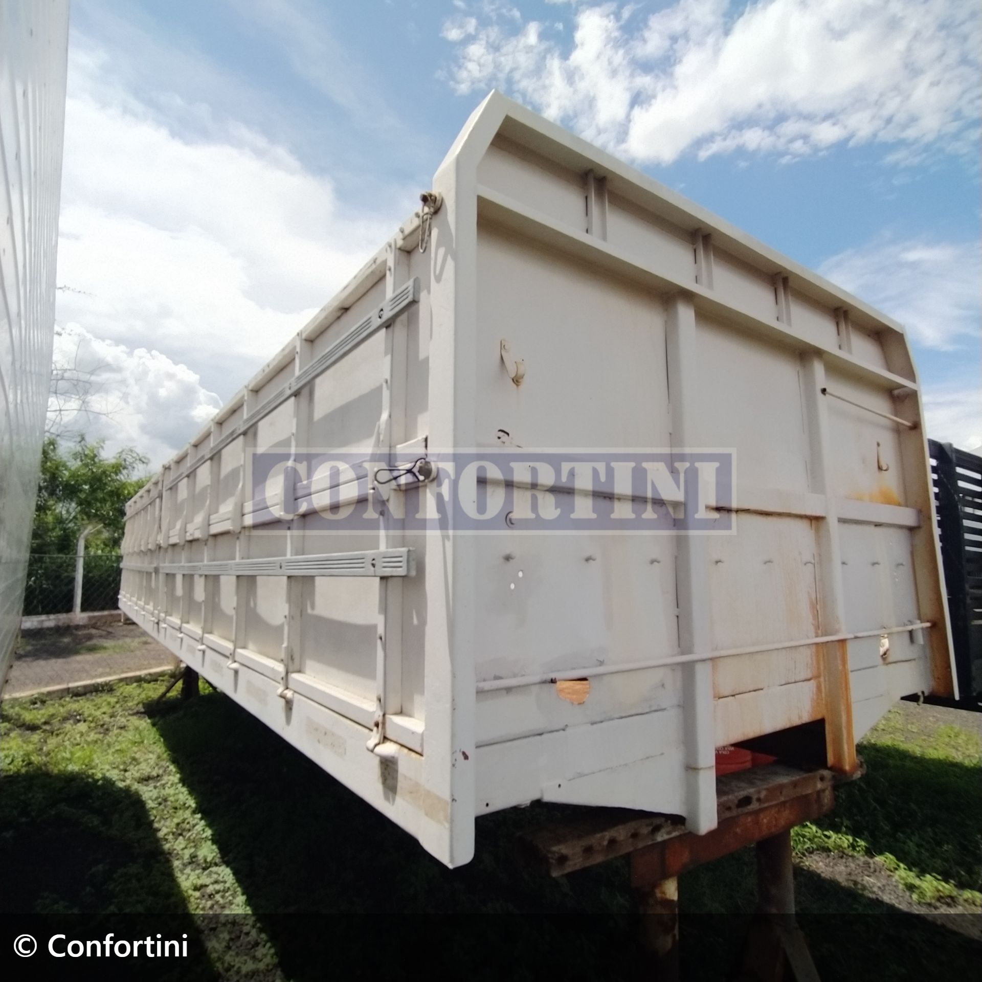 implemento galego Carroceria Graneleira 2015 em Bady Bassitt/São Paulo - Imagem 2 de 5