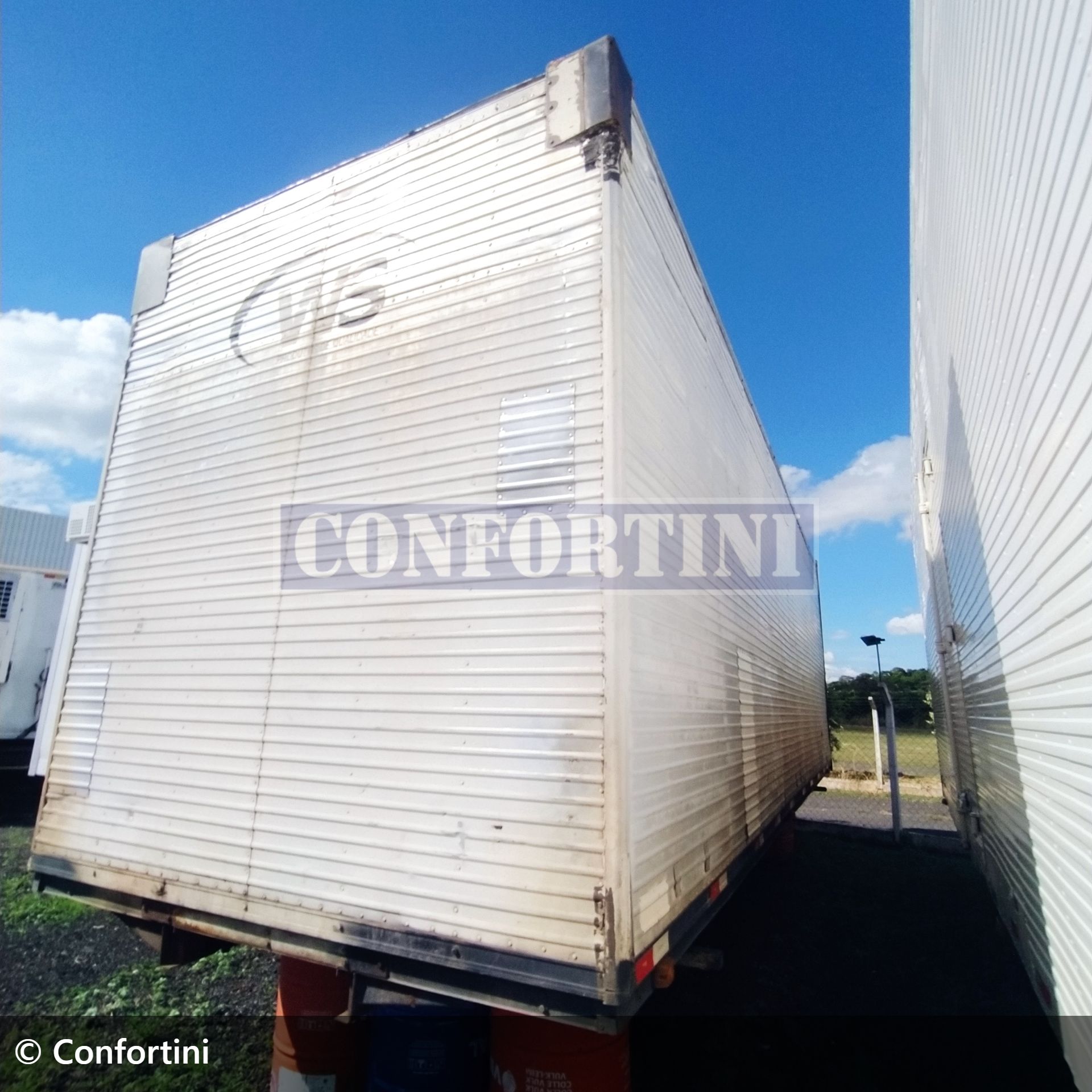 implemento facchini Baú / Furgão Carga Seca 2000 em Bady Bassitt/São Paulo - Imagem 6 de 6