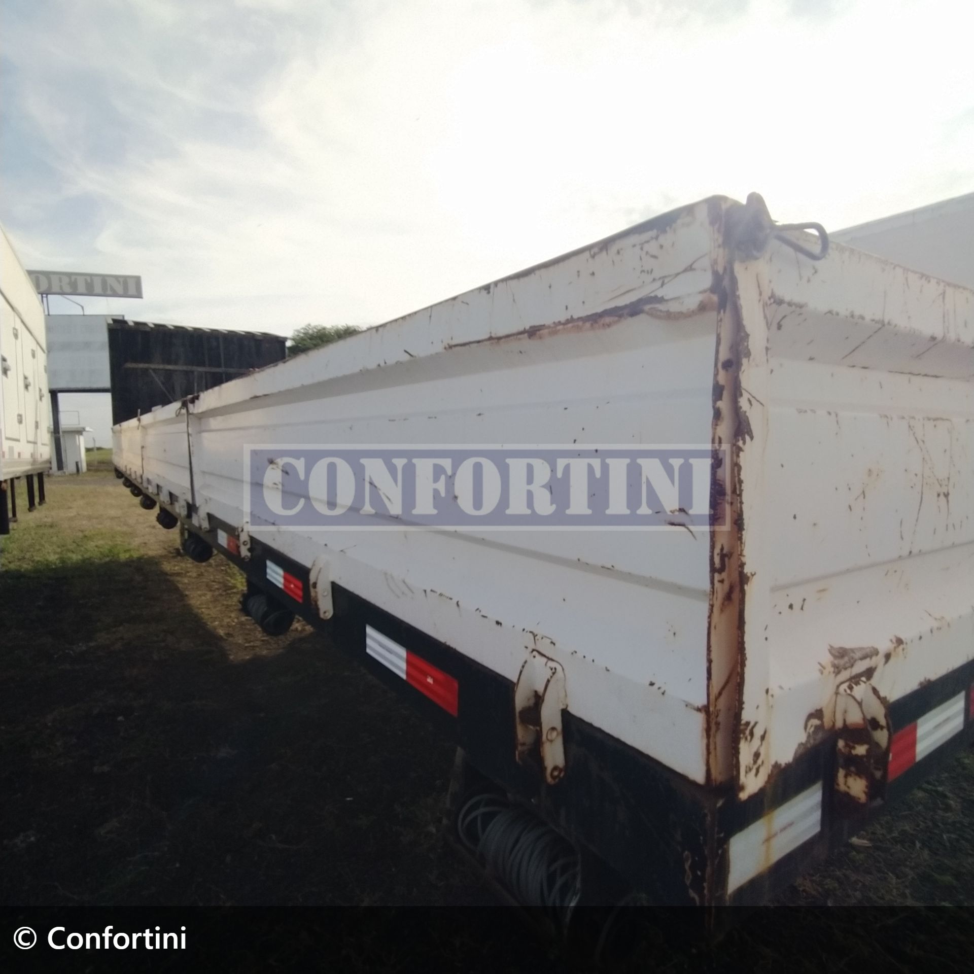 implemento carmona Carroceria Carga Seca 2024 em Bady Bassitt/São Paulo - Imagem 5 de 7