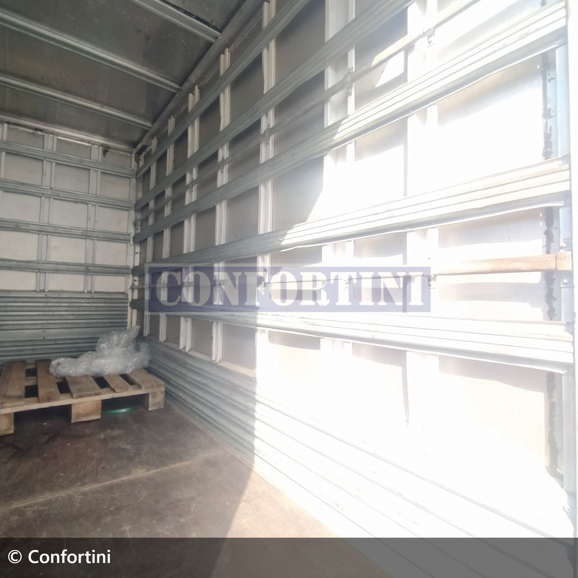 implemento facchini Baú / Furgão Carga Seca 2016 em Bady Bassitt/São Paulo - Imagem 7 de 9