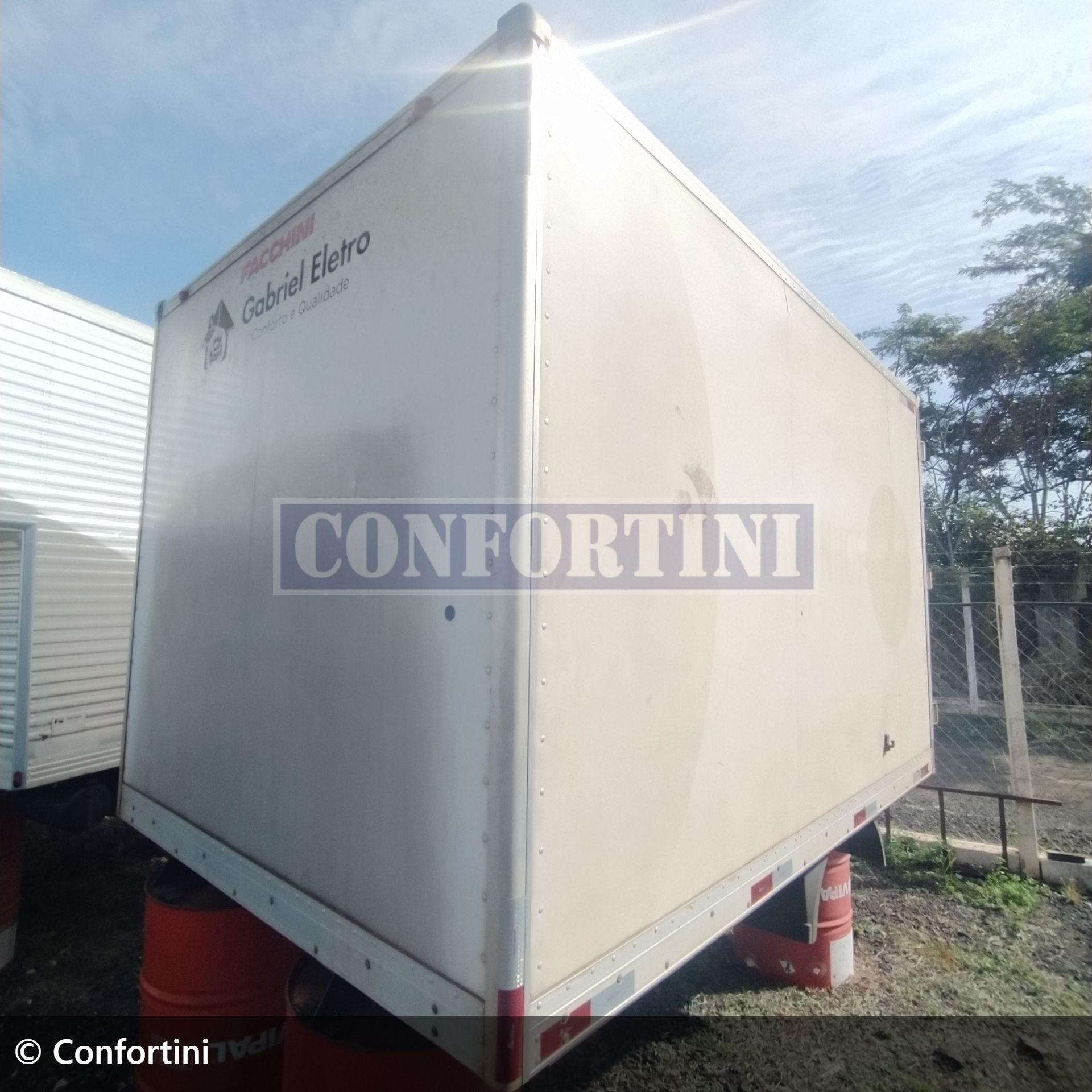 implemento facchini Baú / Furgão Carga Seca 2016 em Bady Bassitt/São Paulo - Imagem 1 de 9