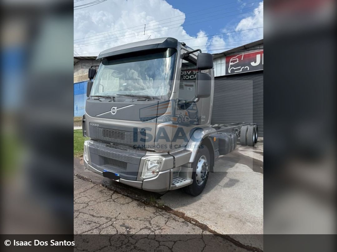 caminhao volvo VM 270 6x2 2p (diesel) (E5) 2021 em Araguaína/Tocantins - Imagem 1 de 3